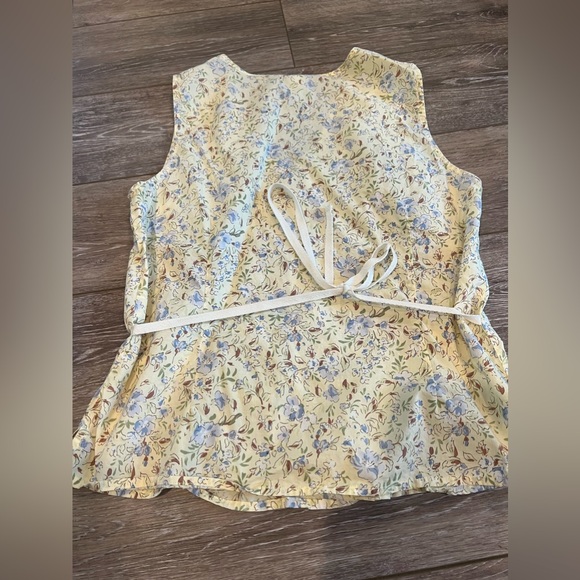 Old Navy Floral Tank Top Tie Back Blouse - Picture 3 of 3
